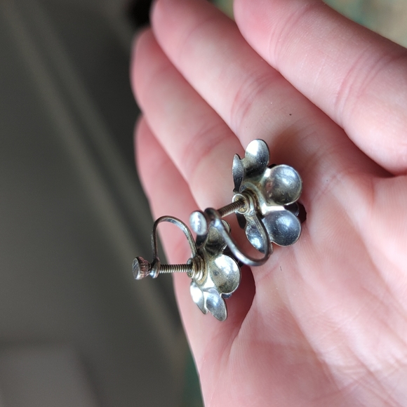 Vintage Sterling Silver 3D Rose Flower Screw-Back Earrings - Picture 4 of 9